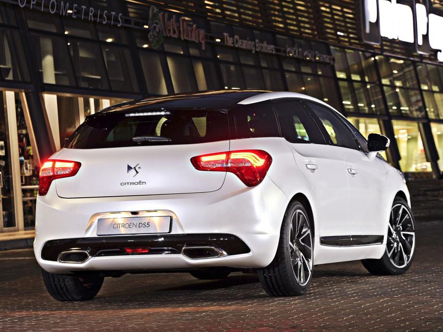  Citroen DS5 2012 года  (ZA) (фото 8 из 26)